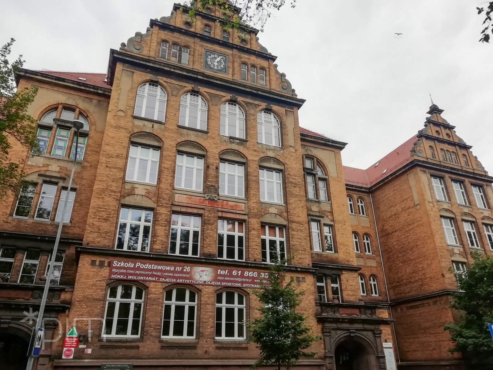 Trzy firmy chcą odnowić elewację budynku szkoły przy ul. Berwińskiego fot. PIM - grafika artykułu