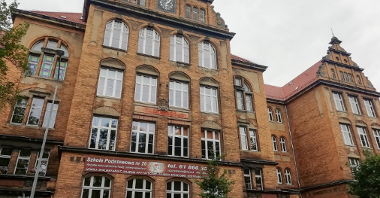Trzy firmy chcą odnowić elewację budynku szkoły przy ul. Berwińskiego fot. PIM