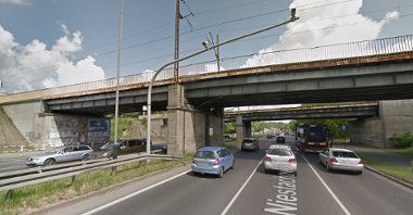 Niestachowska - zmiana organizacji ruchu pod wiaduktem kolejowym fot. google street view