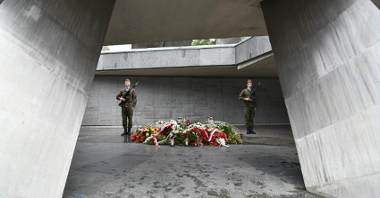 W Poznaniu uroczystości odbyły się przy mogile Nieznanego Żołnierza i pod pomnikiem Armii Poznań.