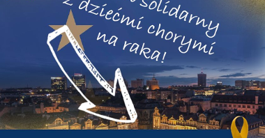 Na ilustracji widać miasto podświetlone na złoto. Pod zdjęciem znajduje się napis Gold September i złota wstążka, a nad nim informacja, że Poznań jest solidarny z dziećmi chorymi na raka.