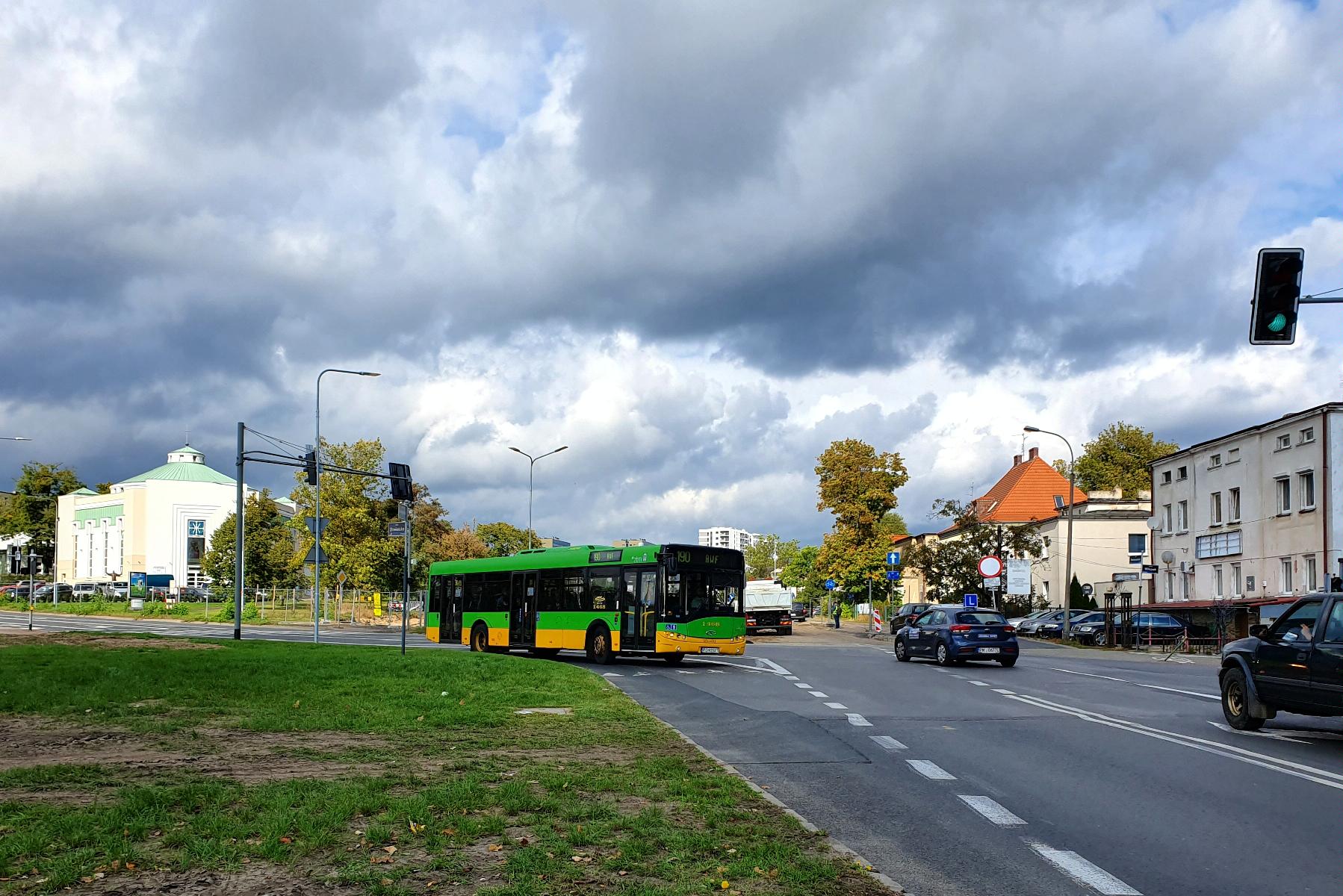Autobus skręca z ul. Słowiańskiej w ul. Szelągowską - grafika artykułu