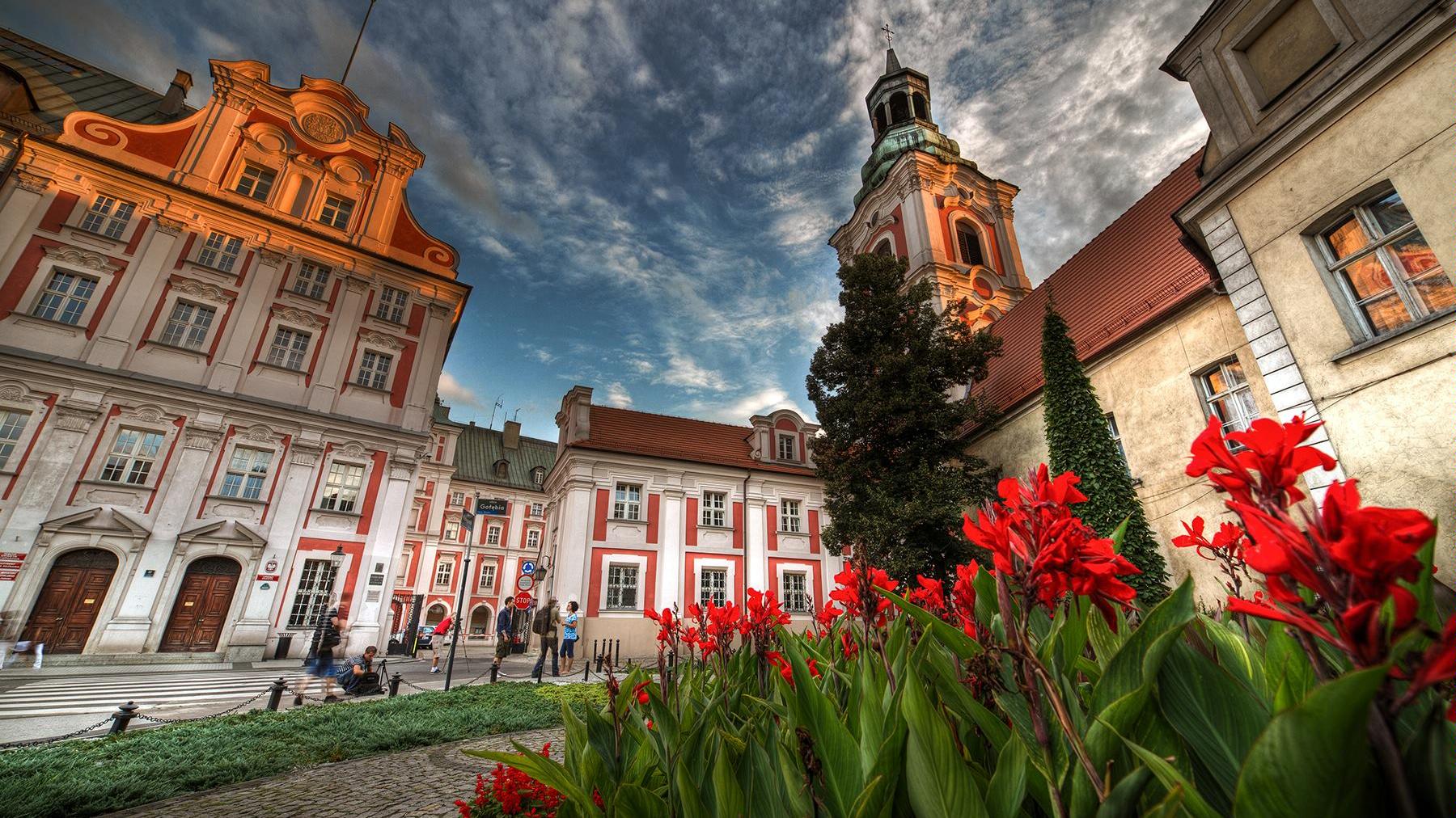 Zdjęcie przedstawia budynek Urzędu Miasta Poznania. - grafika artykułu