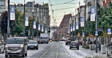 Ulica Św. Marcin z flagami Lecha Poznań