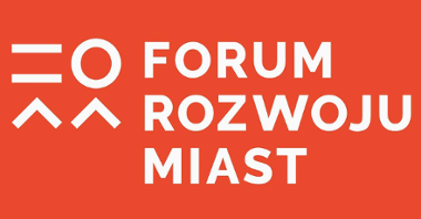 Logo, na którym znajduje się napis: Forum Rozwoju Miast (biały napis na czerwonym tle).