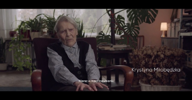 Screen z ekranu - zdjęcie przedstawia Krystynę Miłobędzką, laureatkę Nagrody im. Adama Mickiewicza.