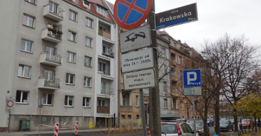 Oznakowanie na skrzyżowaniu ulicy Krakowskiej i Karmelickiej
