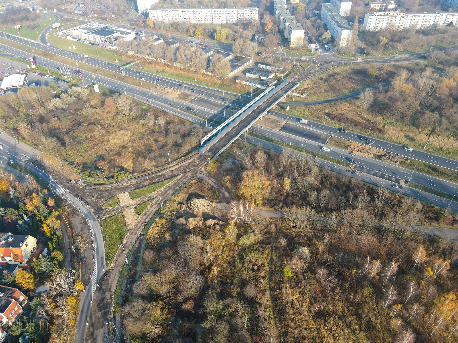 Widok z lotu ptaka na wiadukt przy ul. Kurlandzkiej i ulicach dochodzących - grafika artykułu