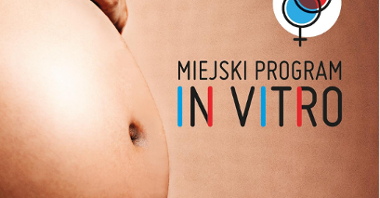 Grafika: zdjęcie brzucha kobiety w ciąży, obok logotyp programu