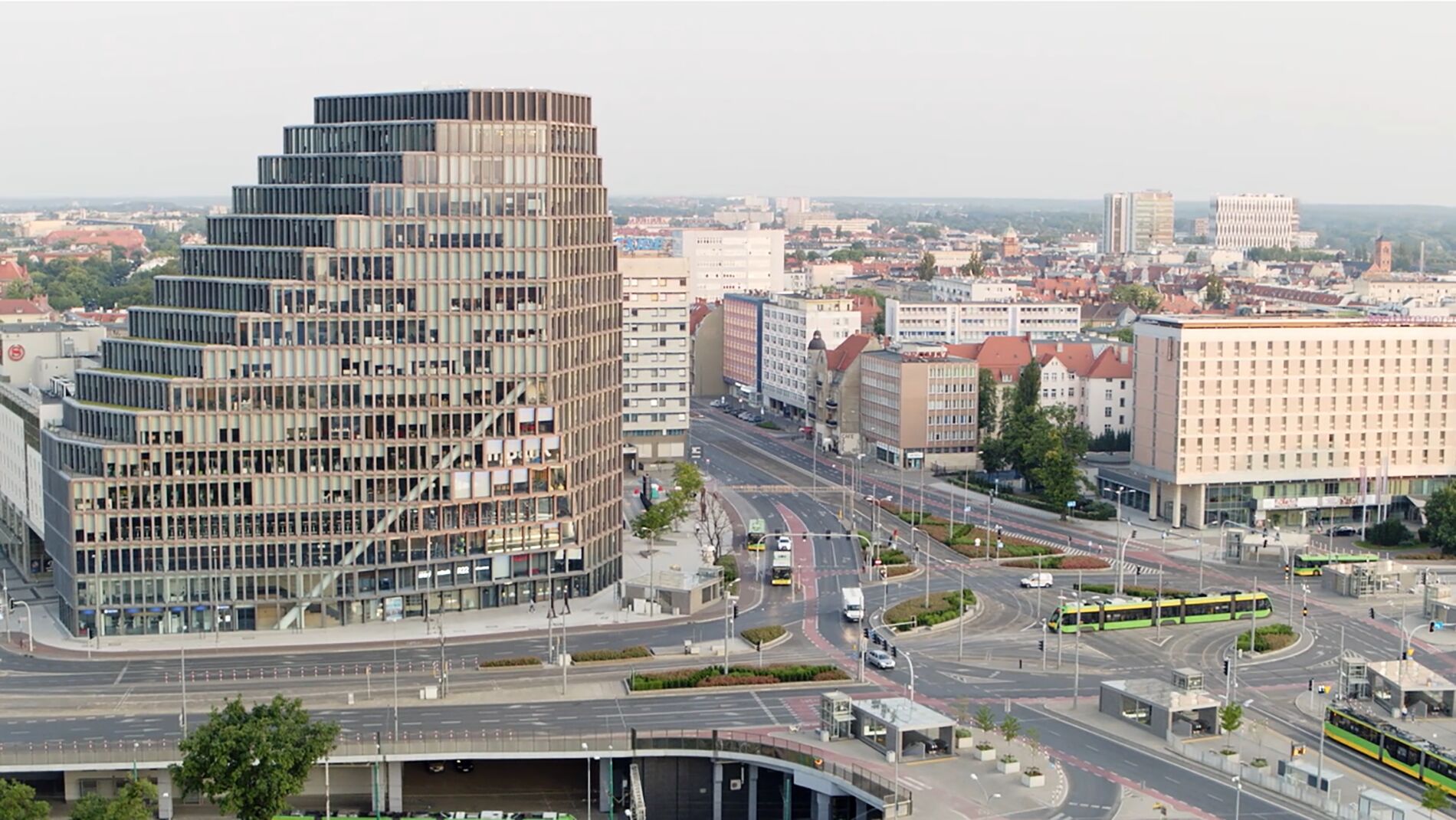 Panorama Poznania z lotu ptaka, na pierwszym planie budynek Bałtyku - grafika artykułu