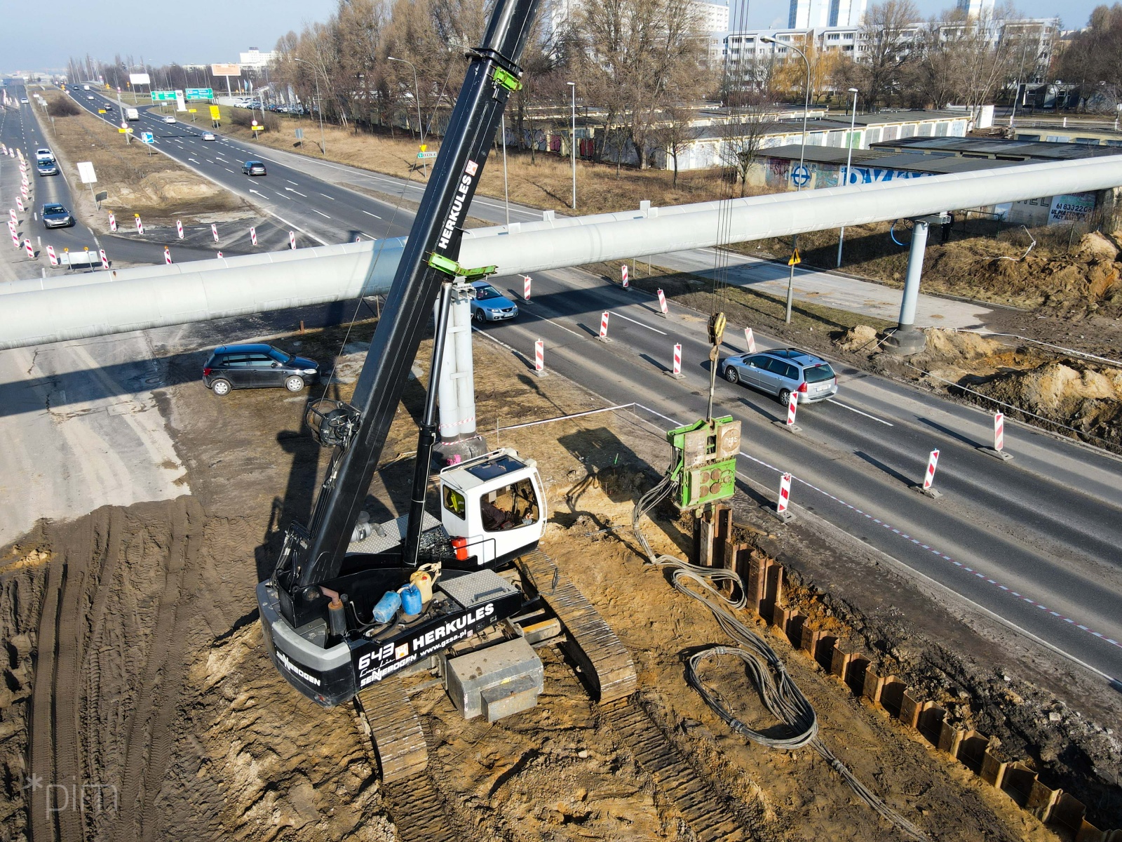 Galeria zdjęć z placu budowy wiaduktu i nowego układu drogowego przy ul. Kurlandzkiej - grafika artykułu