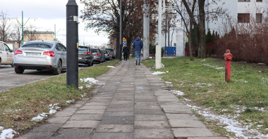 Galeria zdjęć pokazujących stan chodnika i drogi rowerowej przy ul. Grunwaldzkiej