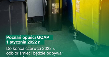 Na zdjęciu różnokolorowe pojemniki na odpady, pod nimi tekst: informacja o wyjściu Poznania z ZM GOAP