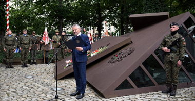 Galeria zdjęć przedstawia poznańskie uroczystości 77. rocznicy Powstania Warszawskiego.