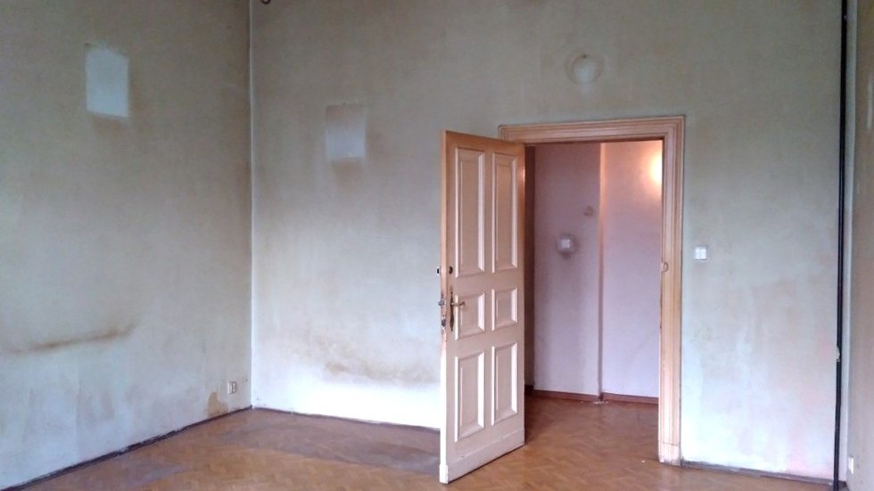Galeria zdjęć przedstawia wnętrza mieszkań przeznaczonych do remontu w ramach kolejnej edycji akcji ZKZL. - grafika artykułu