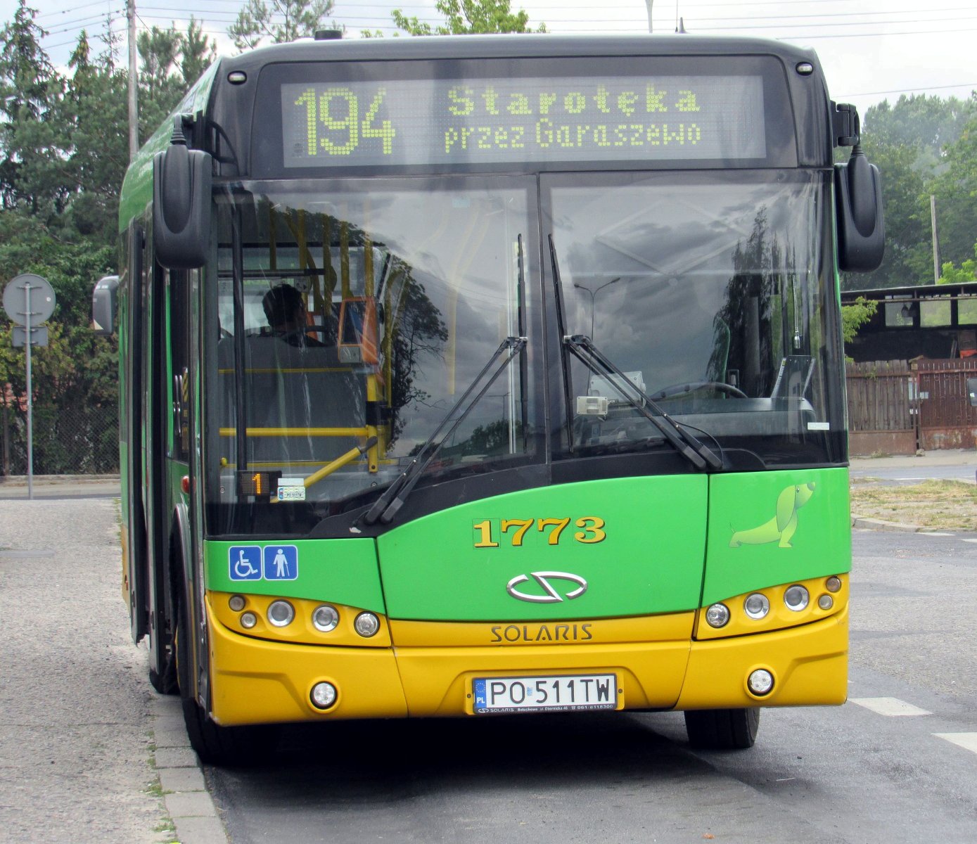 Autobus linii 194 - grafika artykułu