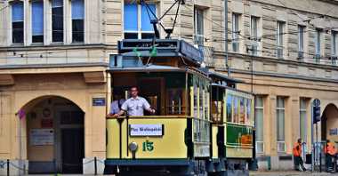 Historyczny tramwaj na ulicach Poznania