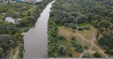 Widok z lotu ptaka na Dębinę. U dole widać most Przemysła I