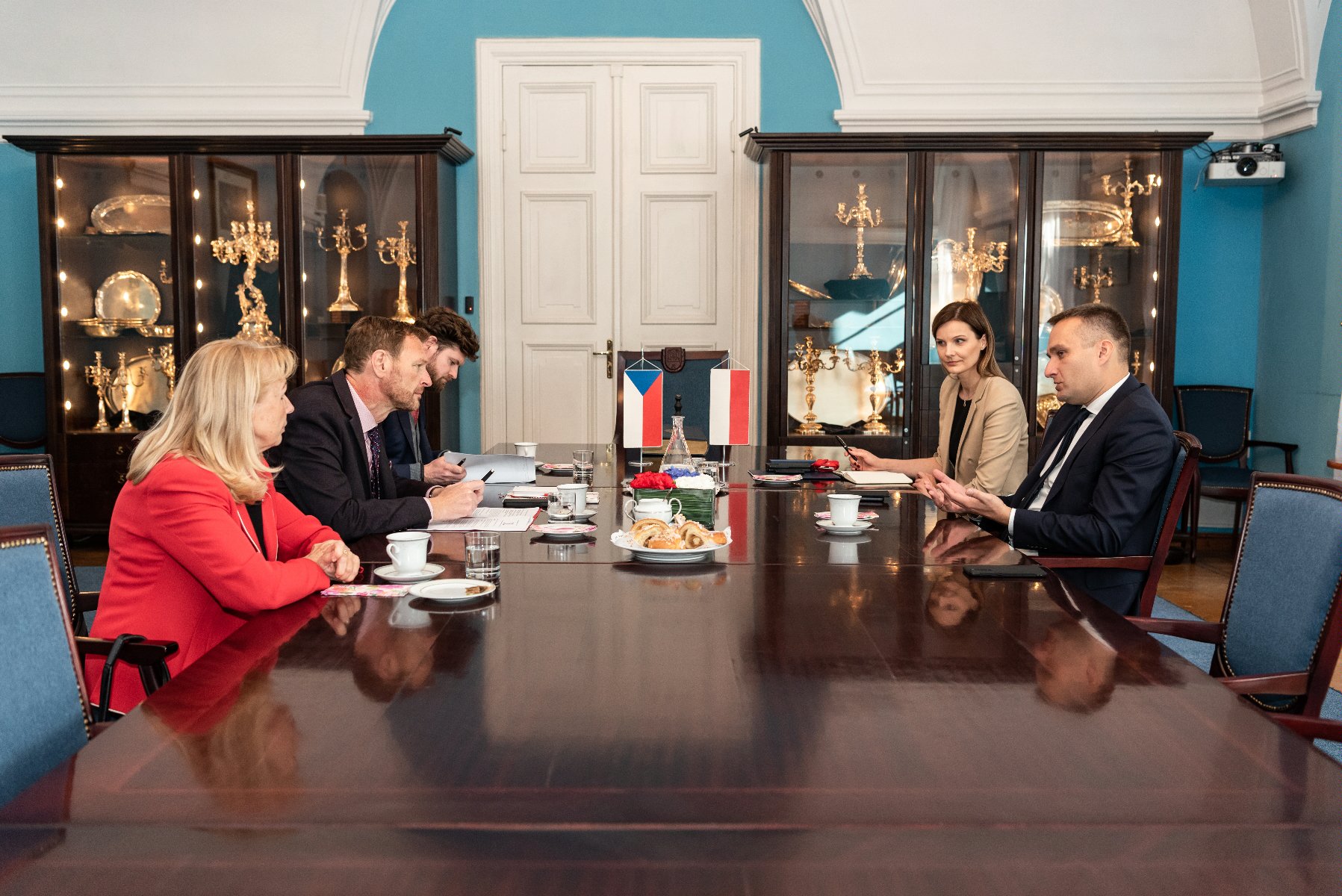 Galeria zdjęć przedstawia wizytę ambasadora Czech w Urzędzie Miasta Poznania. - grafika artykułu