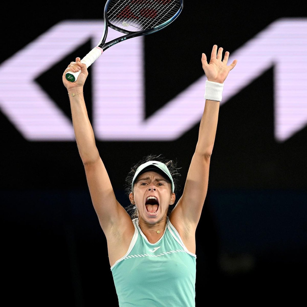 Triumfująca Magda Linette po zwycięstwie w Australian Open - grafika artykułu