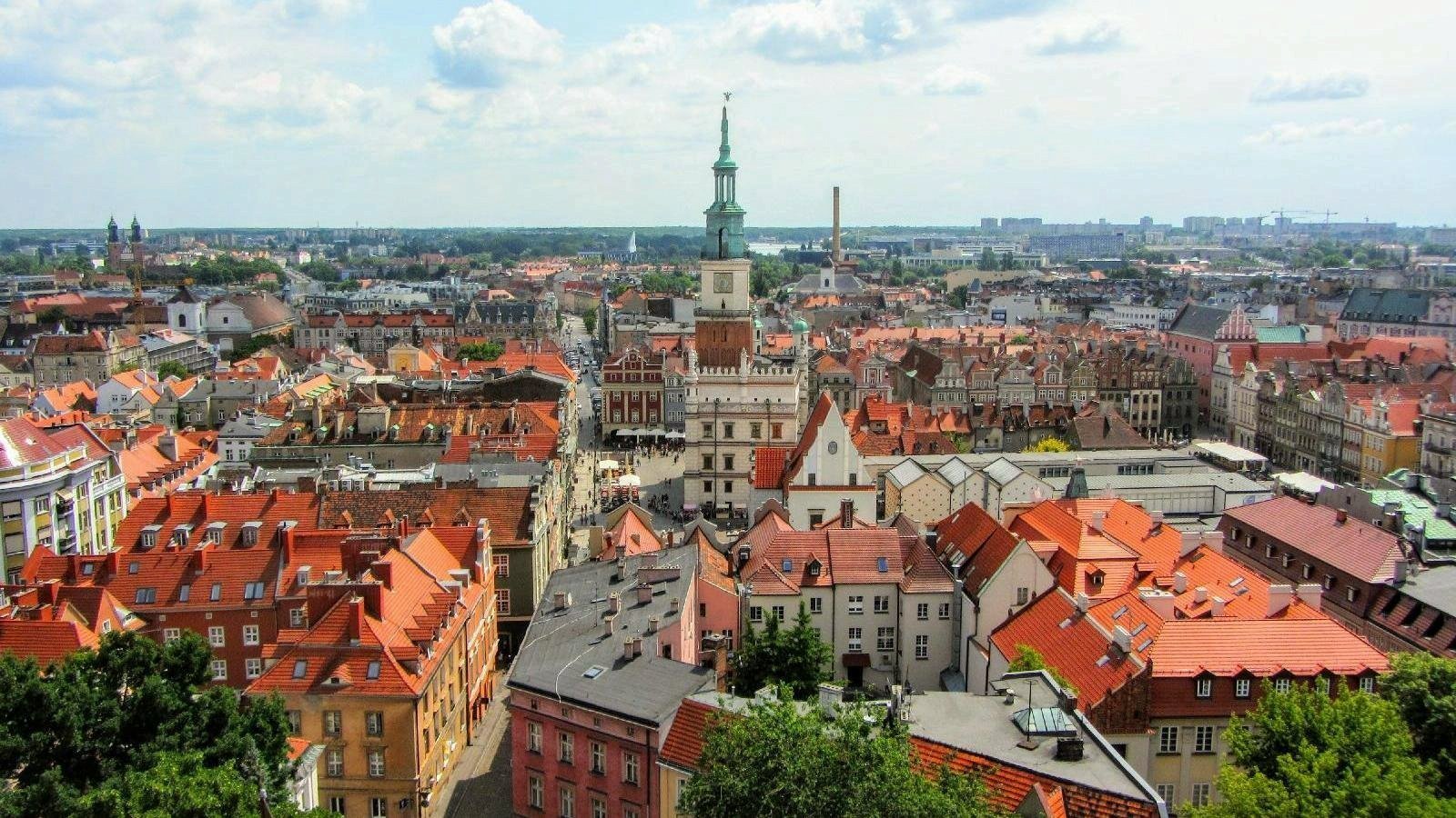 Zdjęcie przedstawia widok na Stare Miasto w Poznaniu z lotu ptaka. - grafika artykułu