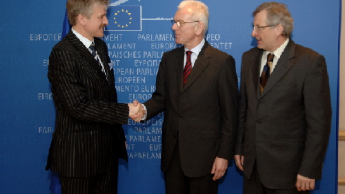Od lewej: R. Grobelny, H-G Poettering, M. Siwiec - serwis foto Parlametu Europejskiego