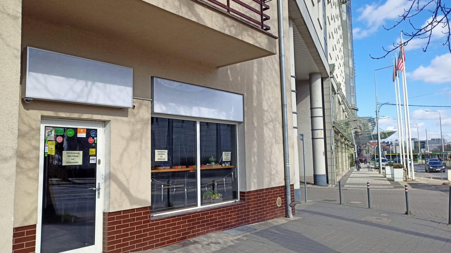 Galeria zdjęć przedstawia lokale użytkowe ZKZL. - grafika artykułu