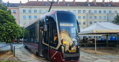 Na zdjęciu tramwaj stojący na placu Wielkopolskim