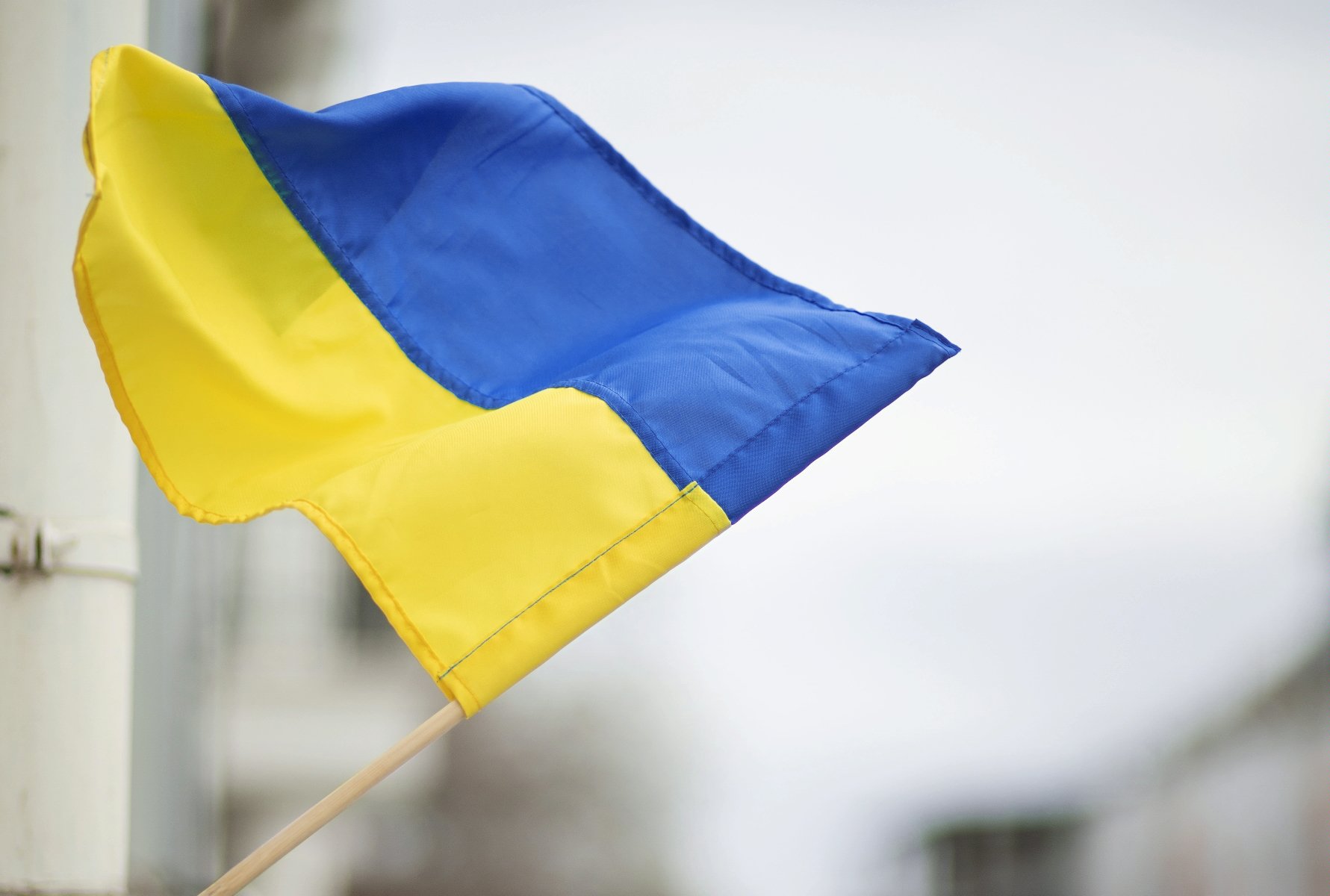 Na zdjęciu flaga Ukrainy - grafika artykułu