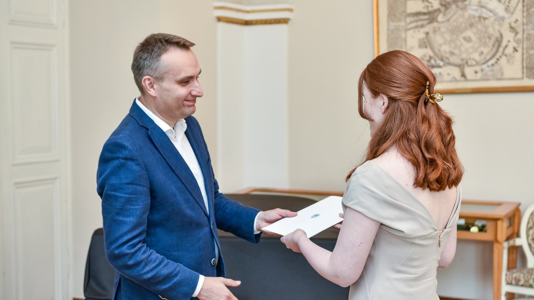 Galeria zdjęć przedstawia galę wręczenia stypendiów naukowych.