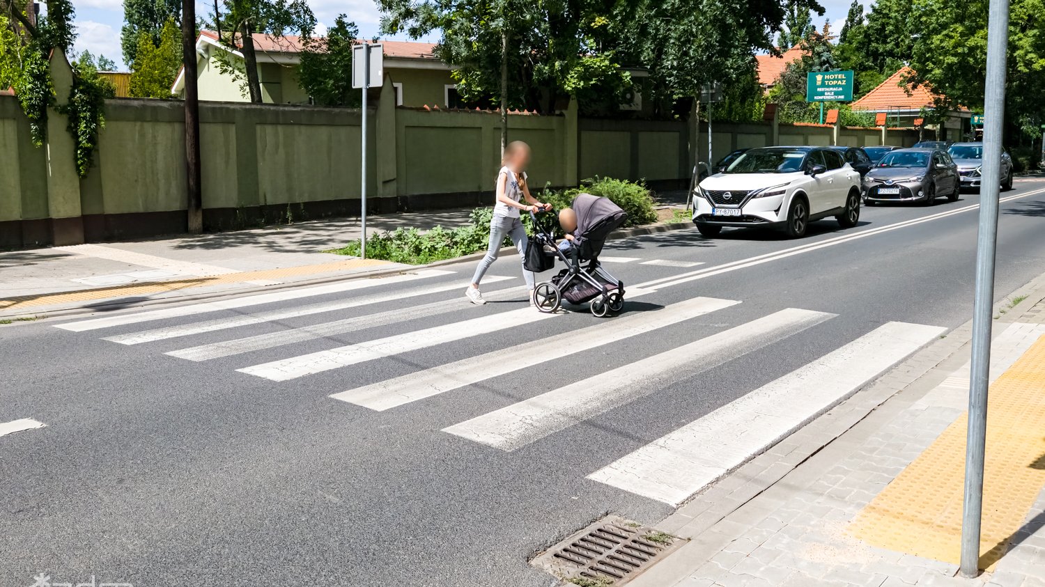 Galeria zdjęć obniżonych krawężników przy przejściach dla pieszych