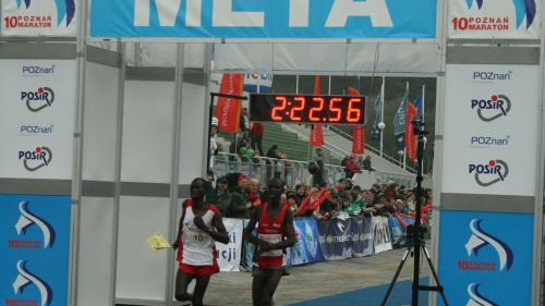 Kenijczycy z czasem 2h22m56s
