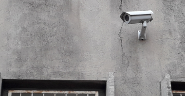 Kamera monitoringu na budynku Urzędu Miasta Poznania