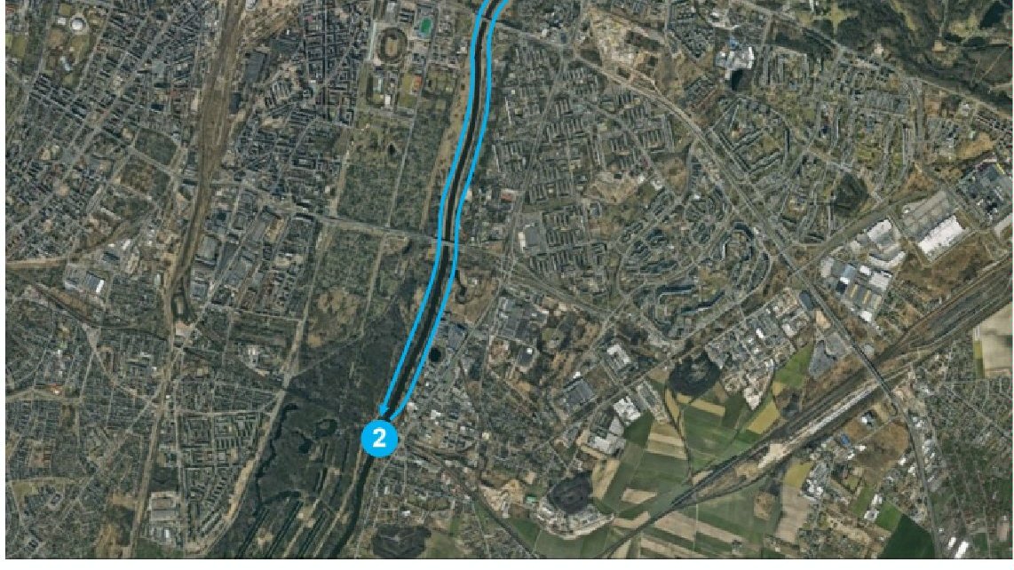 Satelitarna mapa miasta, na której zaznaczono trasę rejsów tramwaju wodnego w kierunku południowym.