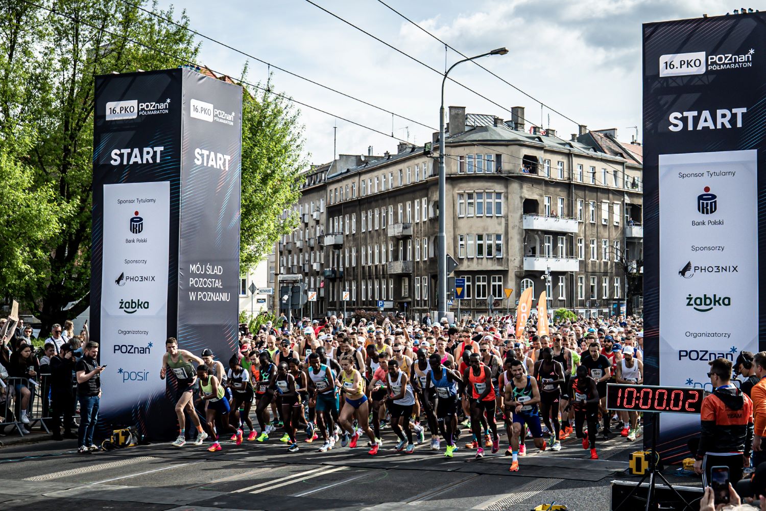 Zapowiada się rekord frekwencyjny. Na starcie 17. PKO Poznań Półmaraton zapisało się 14 tysięcy biegaczek i biegaczy fot. K. Berda Start biegaczy podczas zeszłorocznego półmaratonu
