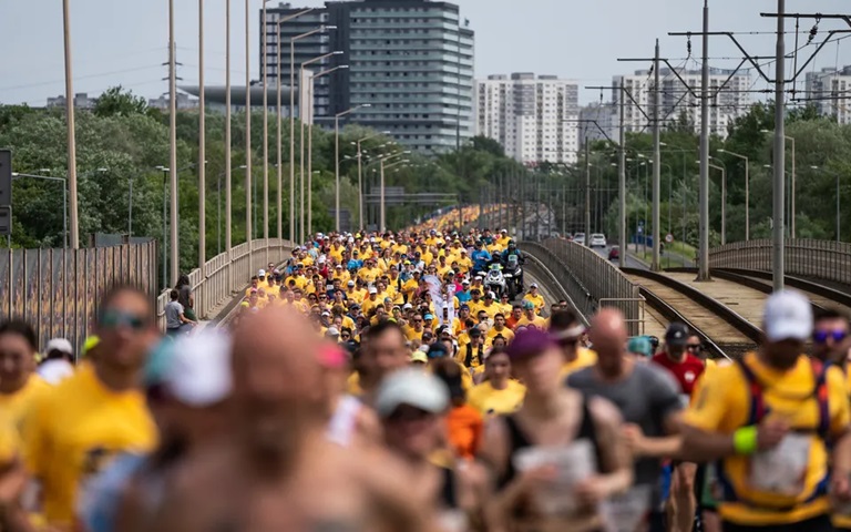 W niedzielę, 4 maja, odbędzie się w Poznaniu jedyny w Polsce bieg Wings for Life fot. Wings for Life Tłum biegaczy podczas zeszłorocznej edycji Wings for Life