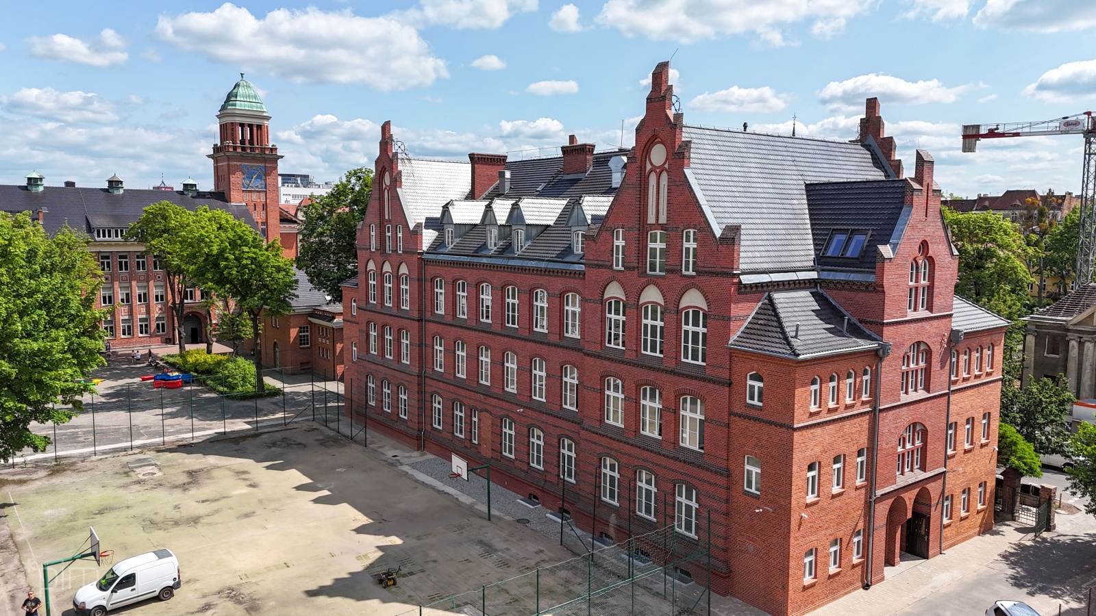 Zdjęcie starego boiska przy SP 36 na Jeżycach