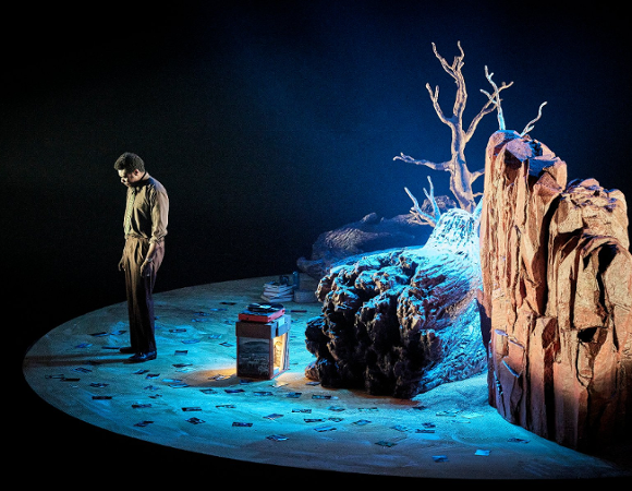 Zdjęcie ze spektaklu "Dystans"