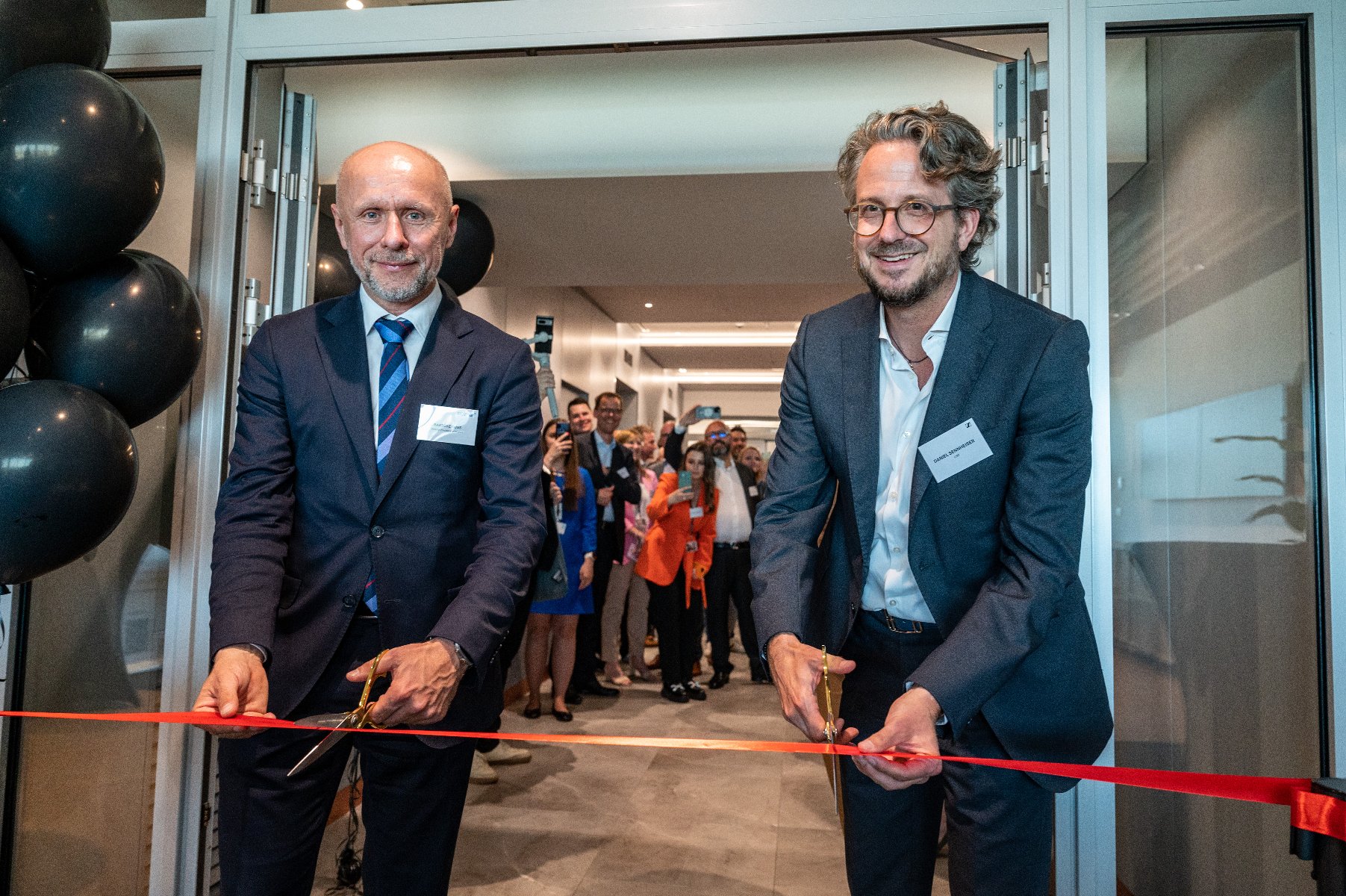 The opening of the Poznań office was attended by, among others, Bartosz Guss, deputy mayor of the City, and Daniel Sennheiser, CEO of the company. - grafika artykułu