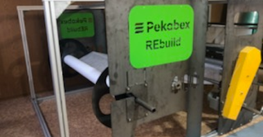 Pekabex wraz z ReBuild stworzyli zautomatyzowaną linię do szycia maseczek.