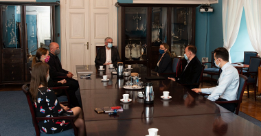 Prezydent Jacek Jaśkowiak podczas spotkania z przedstawicielami firmy Tuopu