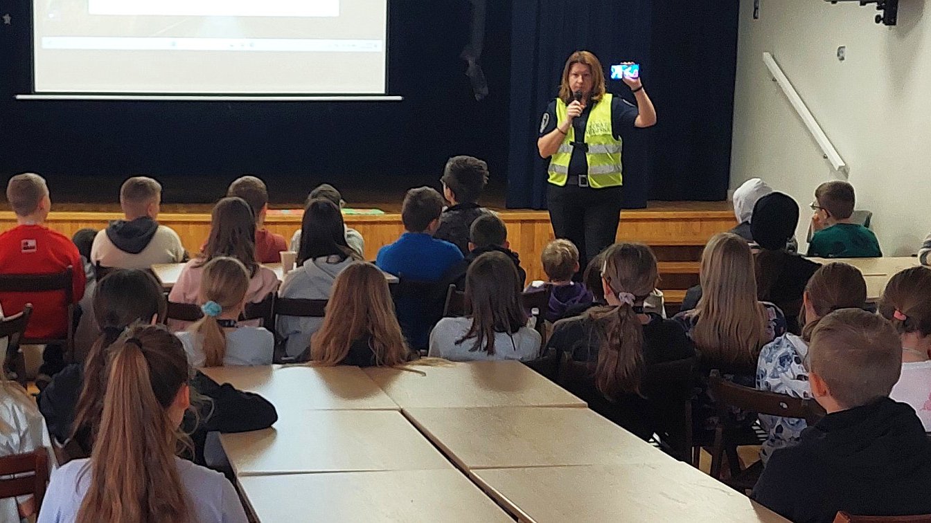 strazniczka informuje o zakresie informacji do przekazania operatorowi