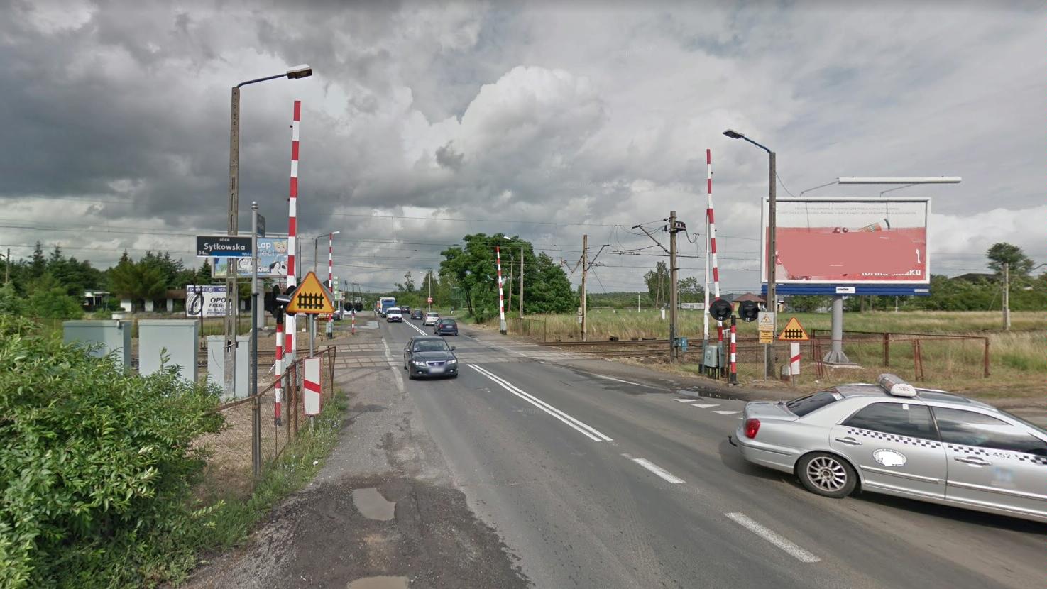 Przejazd kolejowy na ul. Lutyckiej (foto: Google Street View) - grafika artykułu