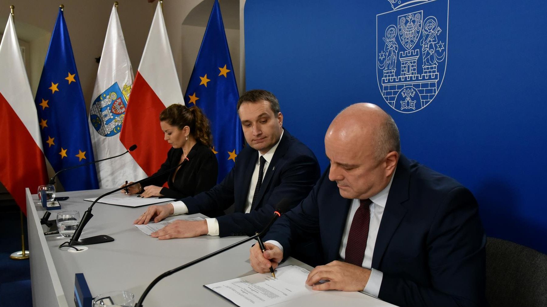 Podpisanie umowy na projekt wiaduktów - grafika artykułu