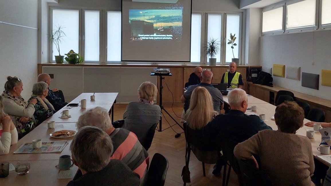 przedstawiciele SMMP informują, ostrzegają zebranych