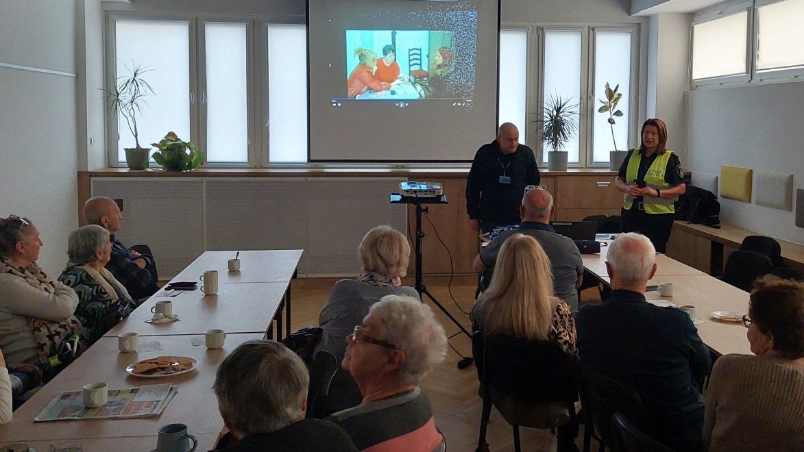 przedstawiciele SMMP informują, ostrzegają zebranych