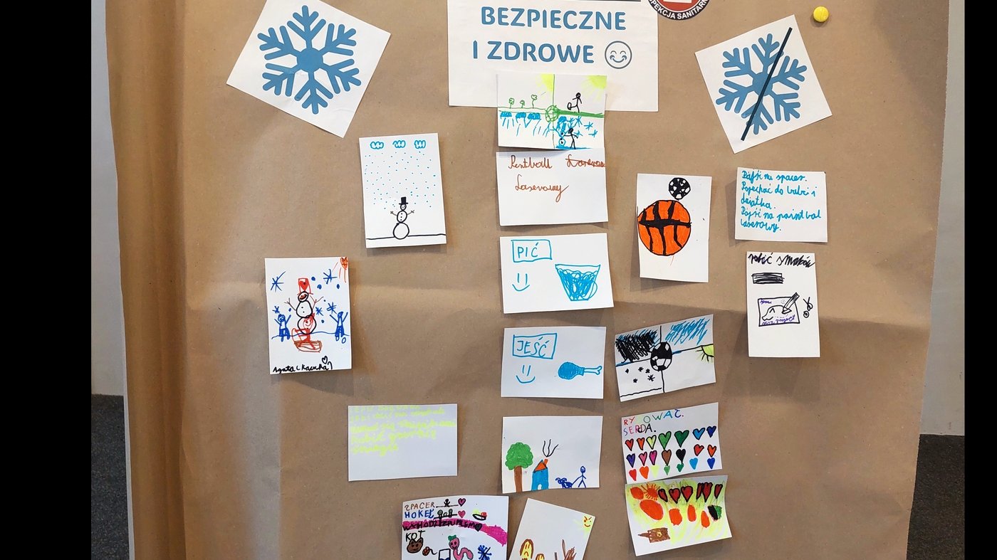 tablicowa gazetka porad na bezpieczne i zdrowe ferie