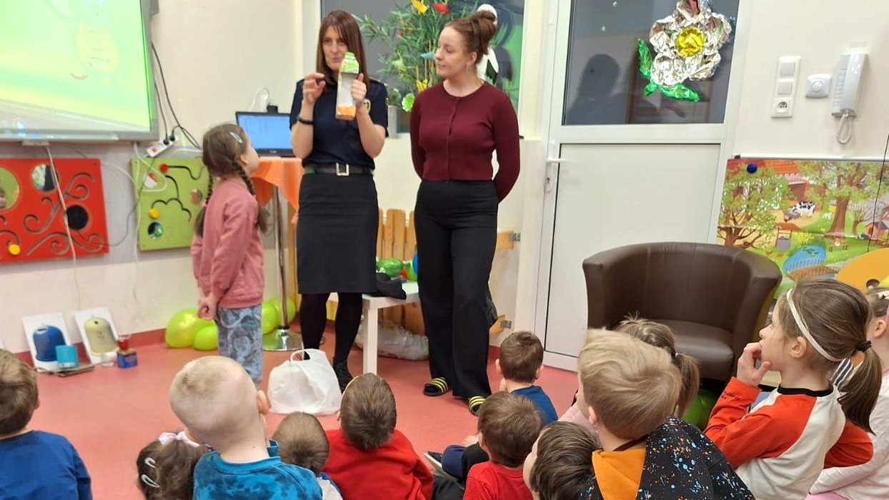 rozmowy o segregacji odpadów