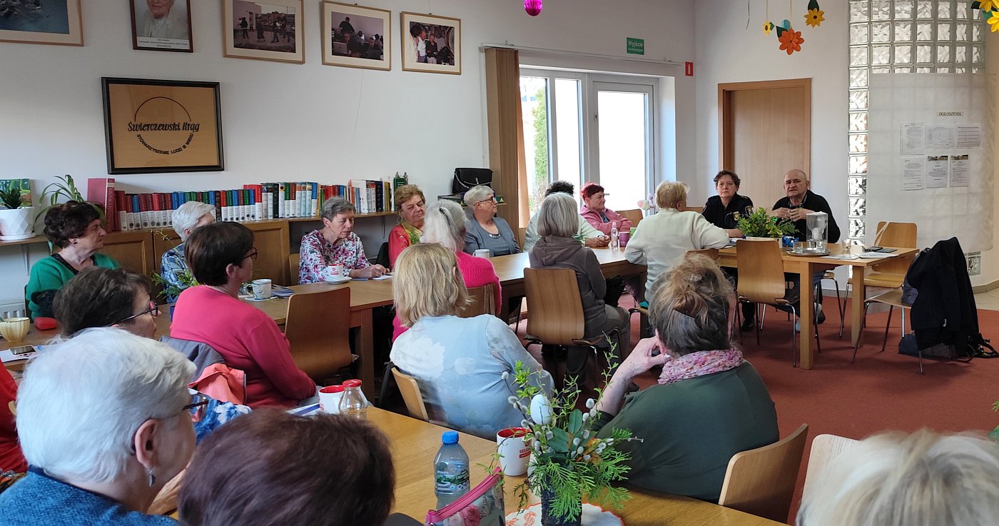 rozmowy z seniorami o uniknięciu zagrożeń dla osobistego bezpieczeństwa