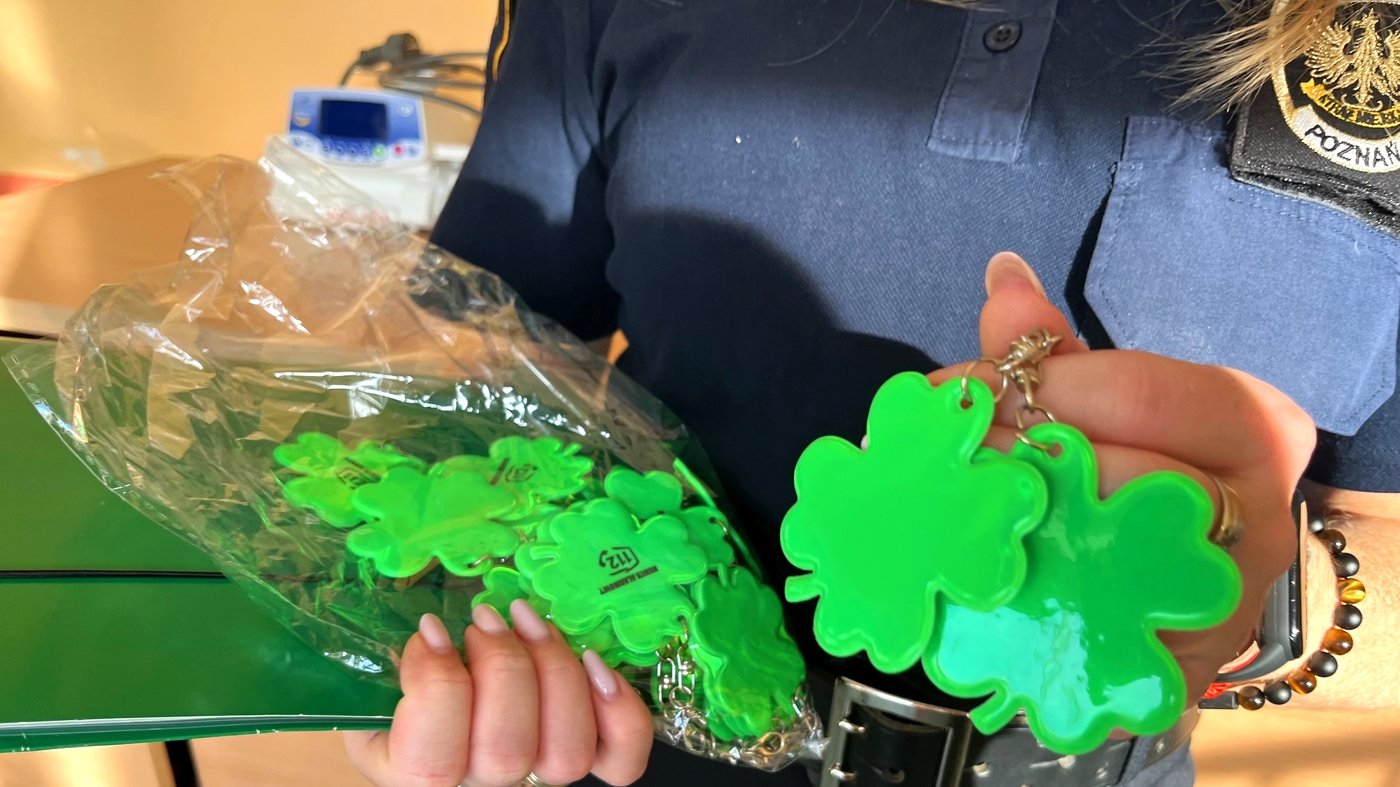 strażniczki z gadżetami odwiedzają pacjentów